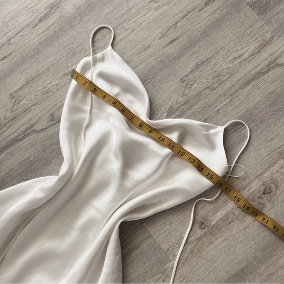 NWT CREAM WHITE SILKY BACKLESS DRESS - Picture 3 of 8